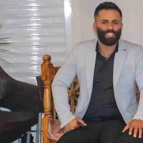 ته می یاری سردمداری مرد نبردی